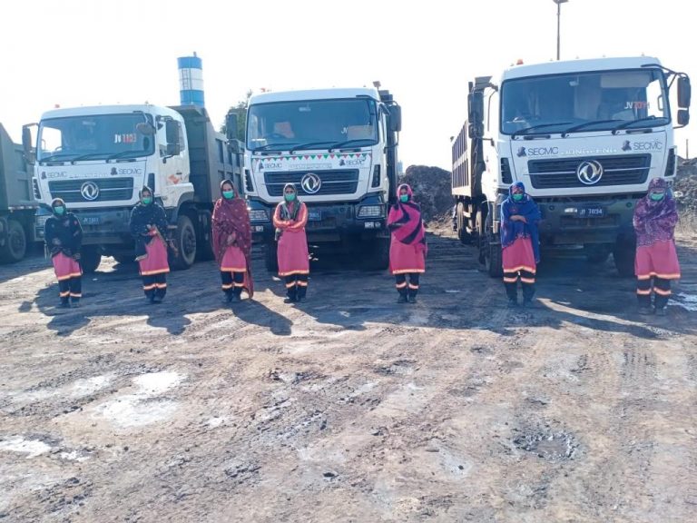Thar Coal - Six more Thari women join as Dump Truck Drivers - Sindh Courier
