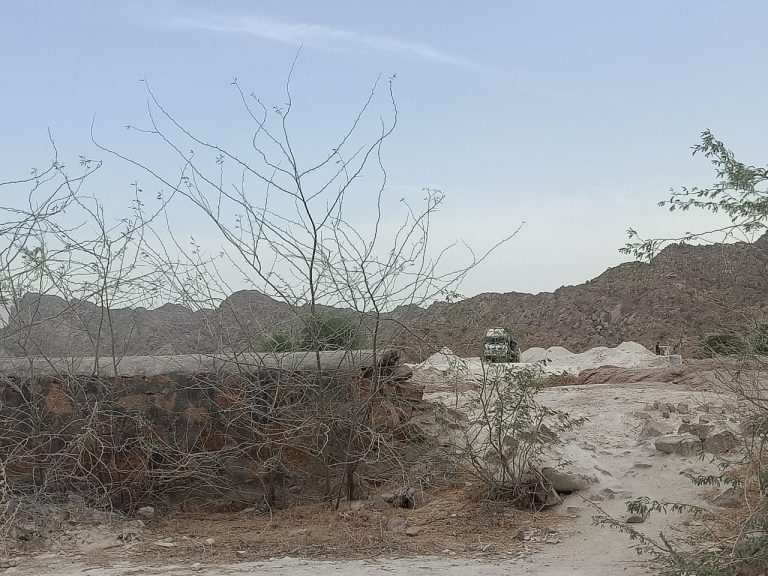 Over 2 dozen illegal mining factories found operating in Tharparkar- Sindh Courier-1
