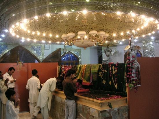 The Polyvalent Qadamgāh Imām Alī In Hyderabad, Sindh – I