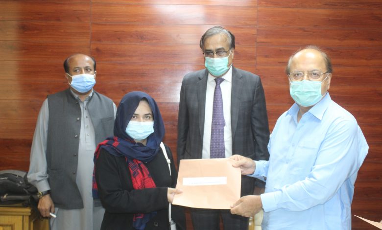 Agriculture-Officer-Manzoor-Wassan-Sindh-Courier