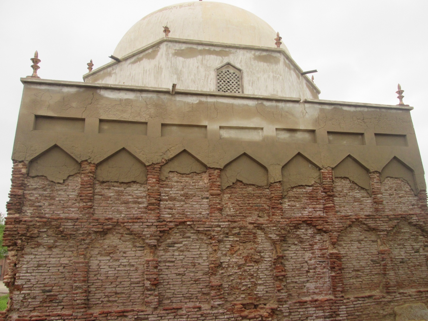 Burfat-Tombs-Mai-Chagli-Izat-Malik