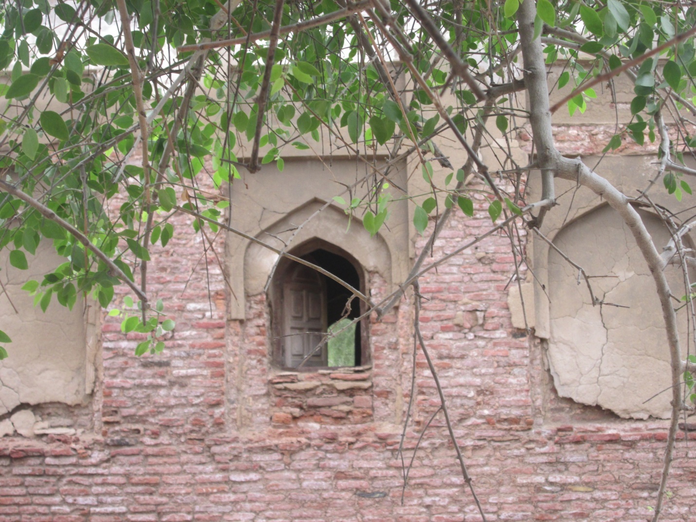 Burfat-Tombs-Sindh-Courier