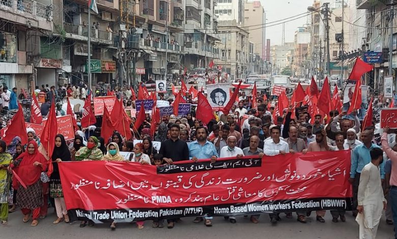 Photo of Workers’ Red Flag March in Karachi against govt. policies