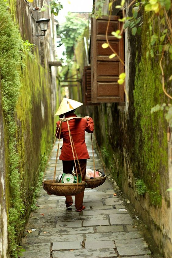 Small Alley – Poetry from Vietnam