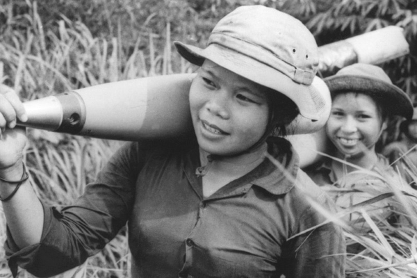 Vietnam-Women-Weapons