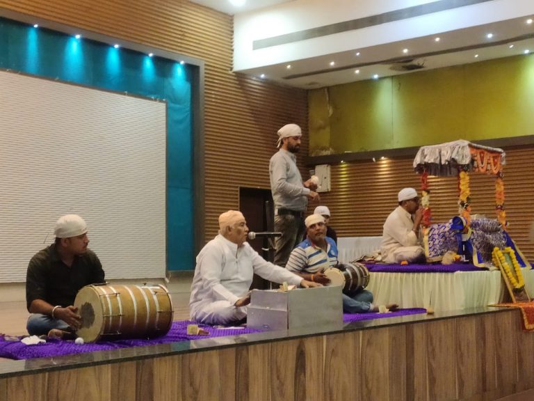 Sindhis of Baroda celebrate Guru Nanak Dev Ji’s birthday