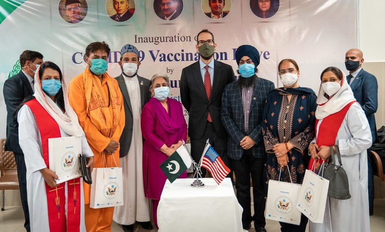 Photo of U.S. Envoy, religious leaders join Covid-19 vaccination campaign