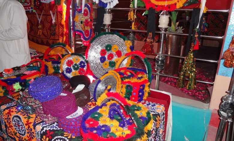 Sindhi-Women-Handmade-Crafts-Sindh-Courier