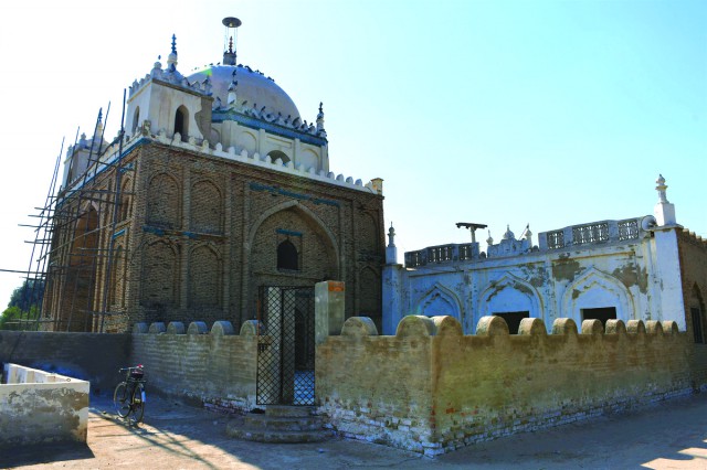 01-Tomb-complex-of-Sakhi-Allahyar