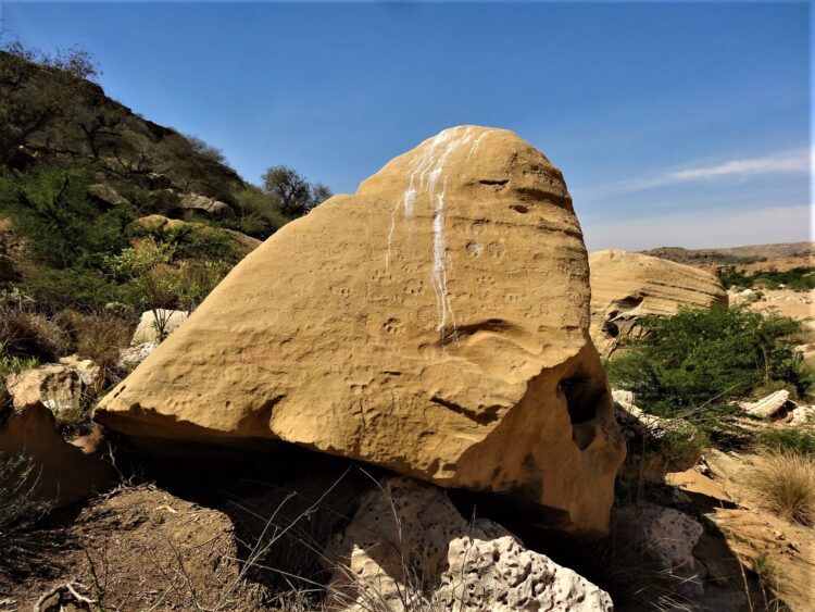 1-A-boulder-showing-animal-tracks-at-Lahut-Tar-Mol-Valley-750x563