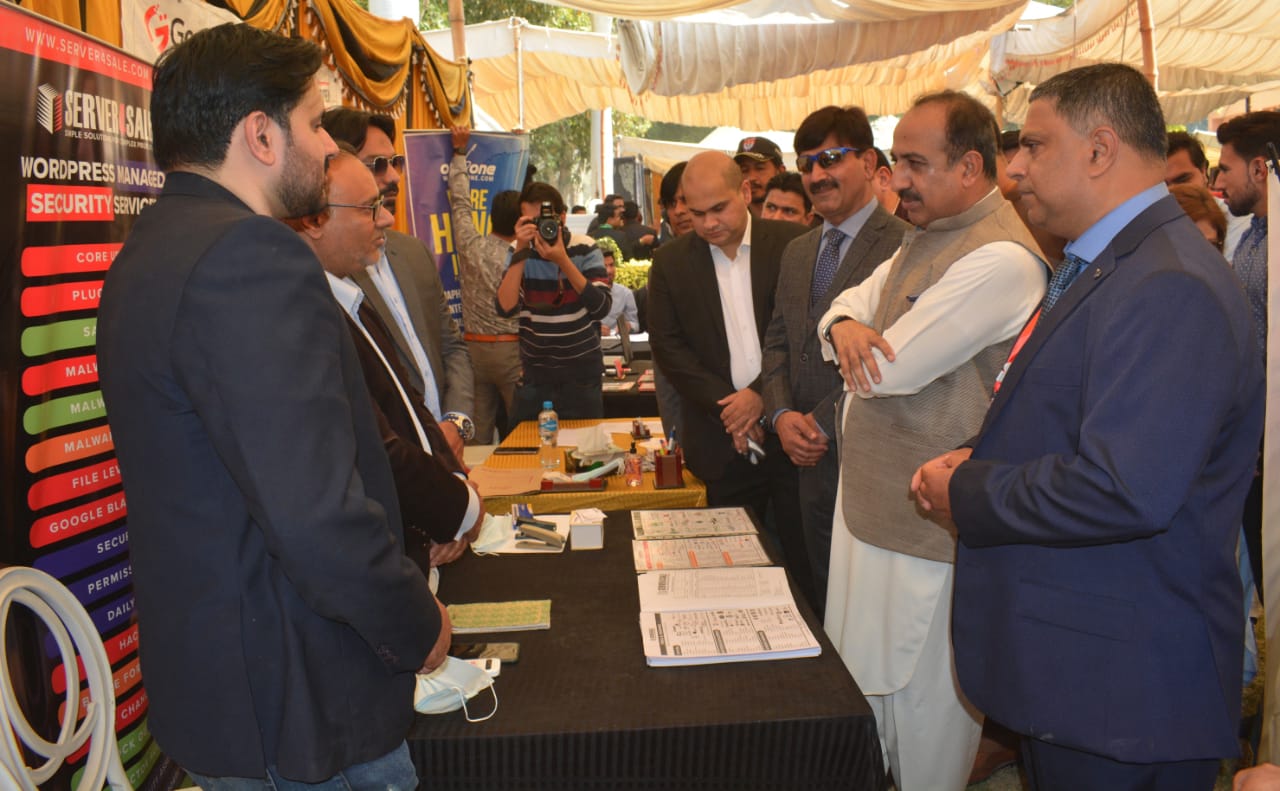 SAU-IT-Exhibition-Sindh-Courier-5