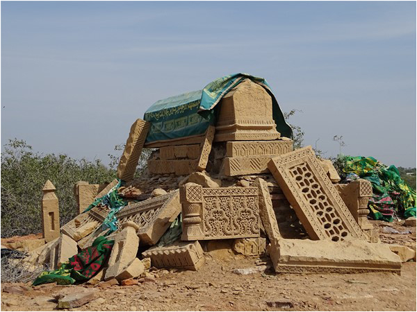 History in shambles - Derelict graves of Maqsoodo Faqir and Mubarak Faqir Talpur