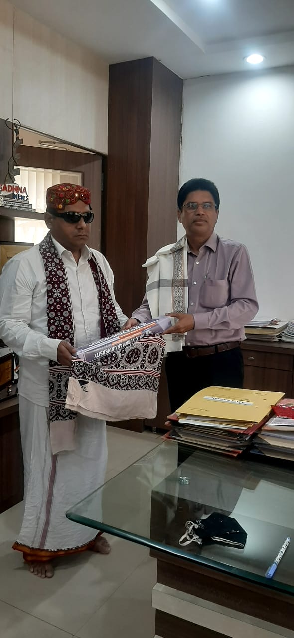Rajesh Kumar Parasramani with Vice Chancellor Prof. Dr. R. P. Dube