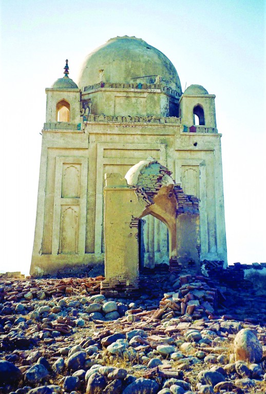 Front view of the tomb of Haji Khan Marri