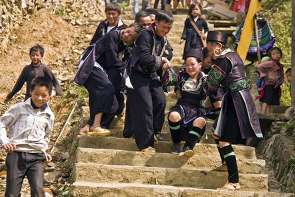 Hmong Children - Photo Courtesy Vietnam Online
