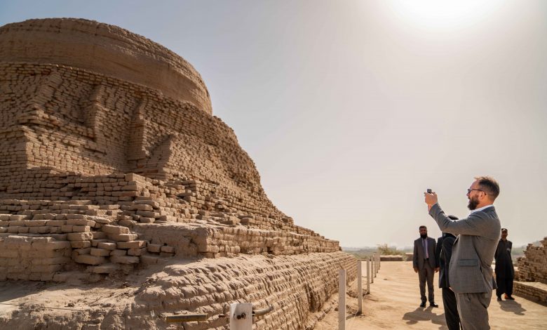 Photo of U.S Consul General Tours Cultural Heritage and Educational Institutions of Sindh