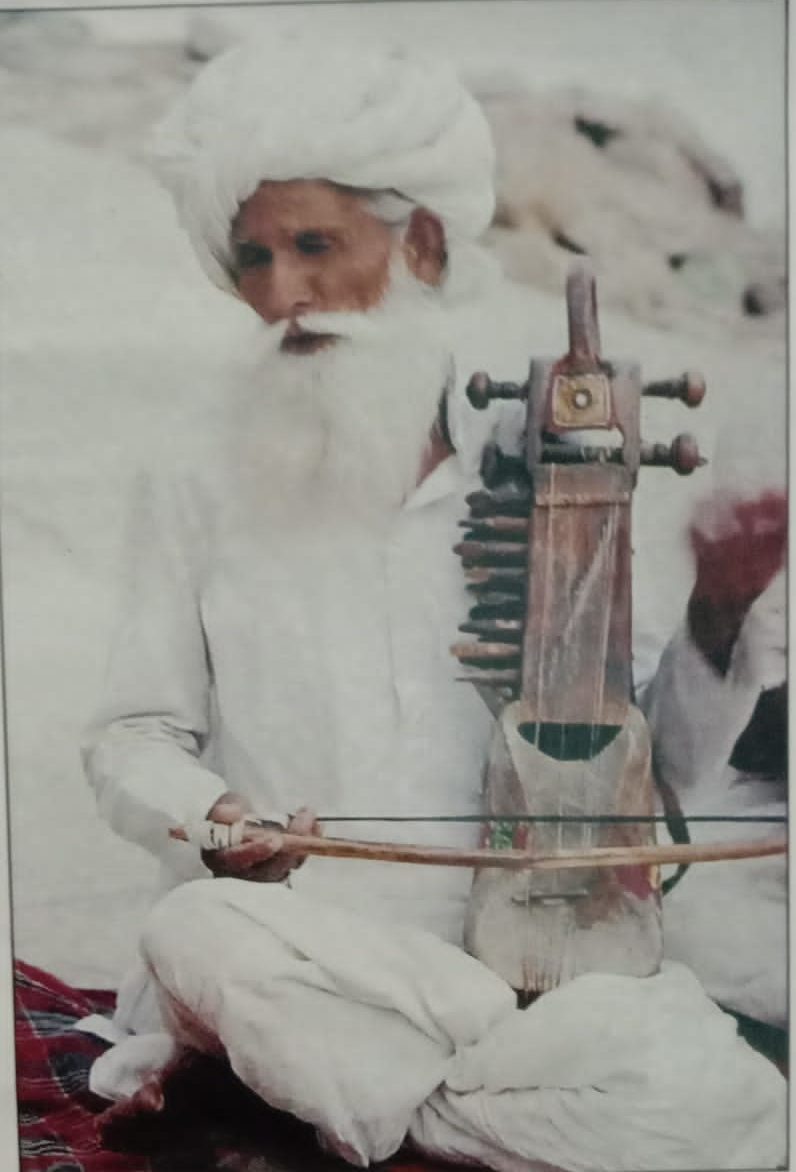 Sindhi Sarangi- Ustad Cheeme Khan- Sindh Courier-1
