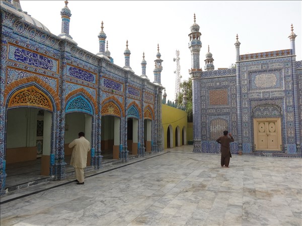 Glory in Blue - The Jilani mosque and tomb in Nasarpur