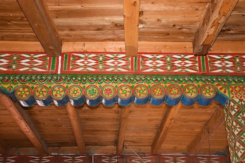 Voluted capitals in the Jami mosque in Dabas village