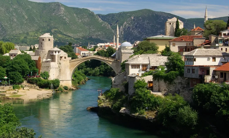 bridge-Neretva-River-Bosnia-and-Herzegovina-Mostar-1993