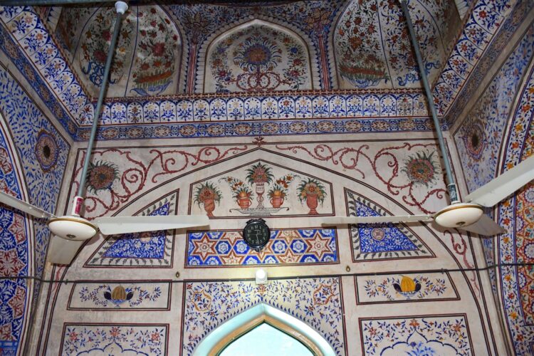 Painting-in-the-Jamia-mosque-of-Chountra-Sodaghran--750x500