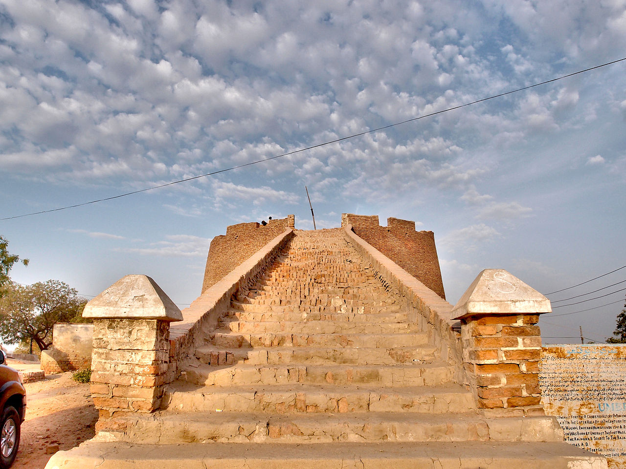 1280px-Umerkot_Fort_view1