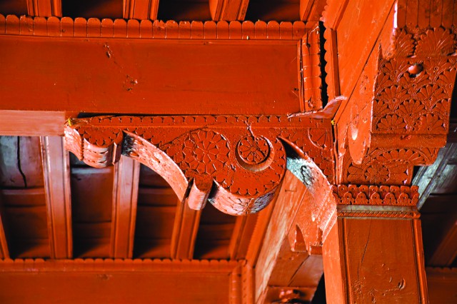Decorated volutes of pillar in Jamia mosque Chawli