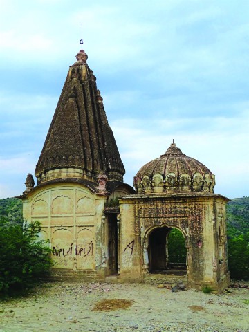Hindu temple at Makhad