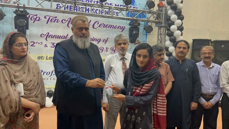 VC LUMHS Dr Ikram U Ddin Ujjan distributing awards -Sindh Courier