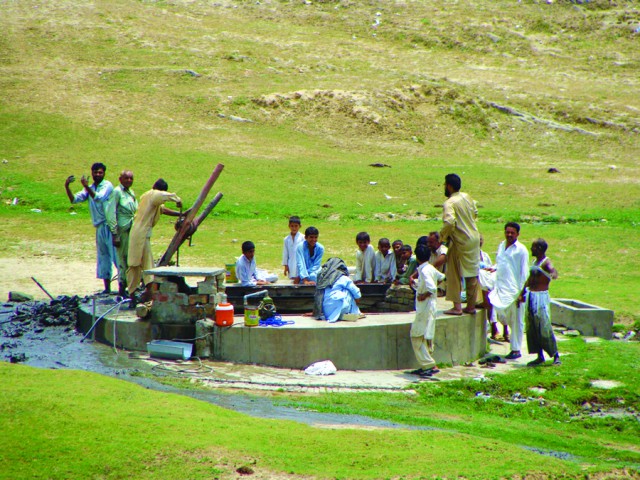 Villagers cleaning the Khanda well