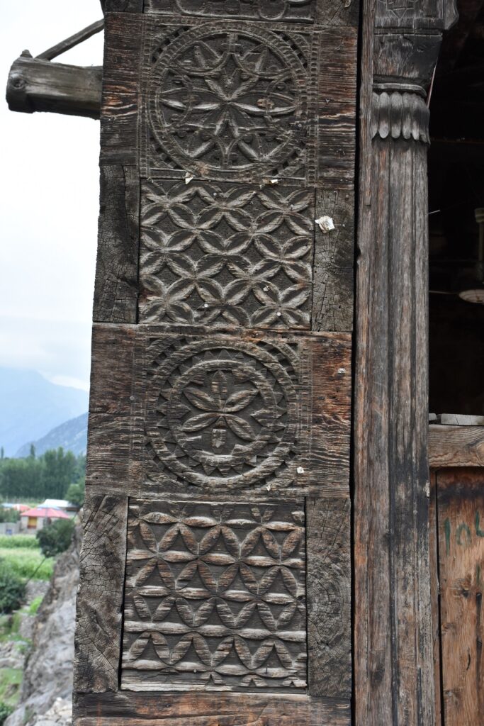 1.-Decorative-corner-pillar-in-Khami-Kot-mosque-683x1024