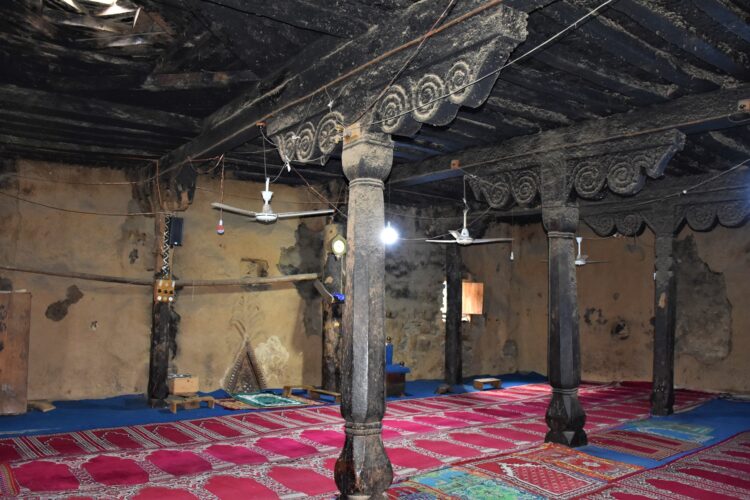5-Pillared-prayer-hall-of-the-Khami-Kot-mosque-750x500