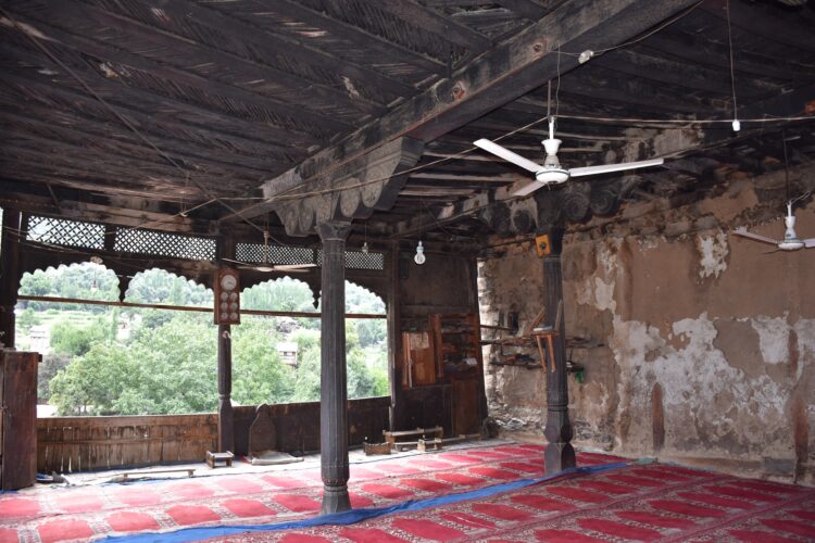 6-Pillared-verandah-of-Khami-Kot-mosque-750x500