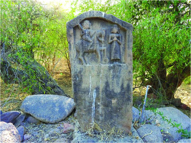 A memorial stone at Khanpur, Nagarparkar