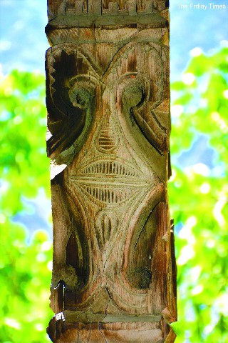 Complex-motif-on-a-pillar-of-Thor-Kot-mosque