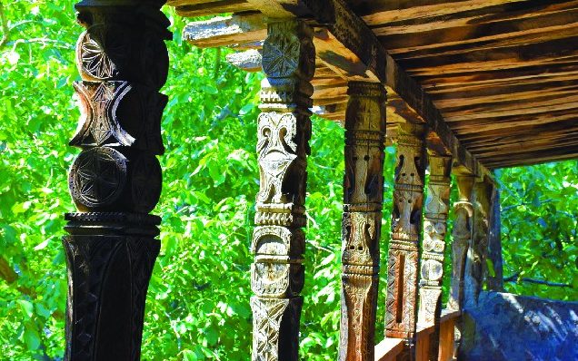Decorative-slender-pillars-of-Thor-Kot-mosque