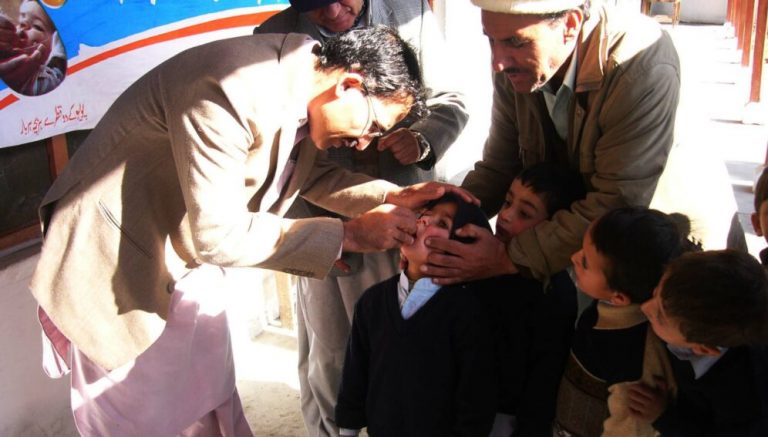 Polio-vaccination-Pakistan-996x567