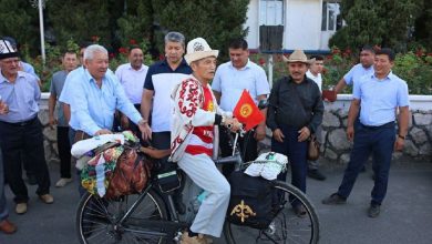 Photo of 75-year-old Kyrgyz on bicycle ride through 7 countries to attend Nomad Games
