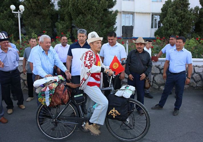 75-year-old Kyrgyz on bicycle ride through 7 countries to attend Nomad Games