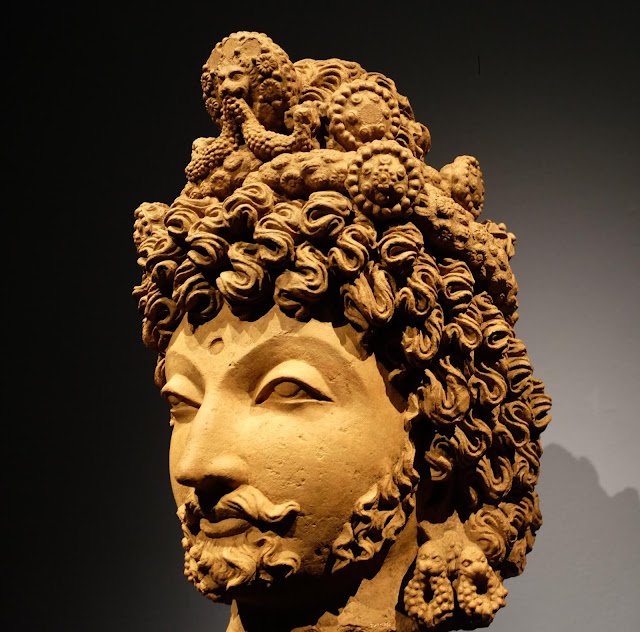 Gandharan_sculpture_-_head_of_a_bodhisattva