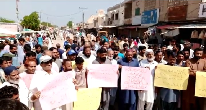 Photo of Traders shut business as govt. fails to drain out rainwater from Mirpurkhas towns