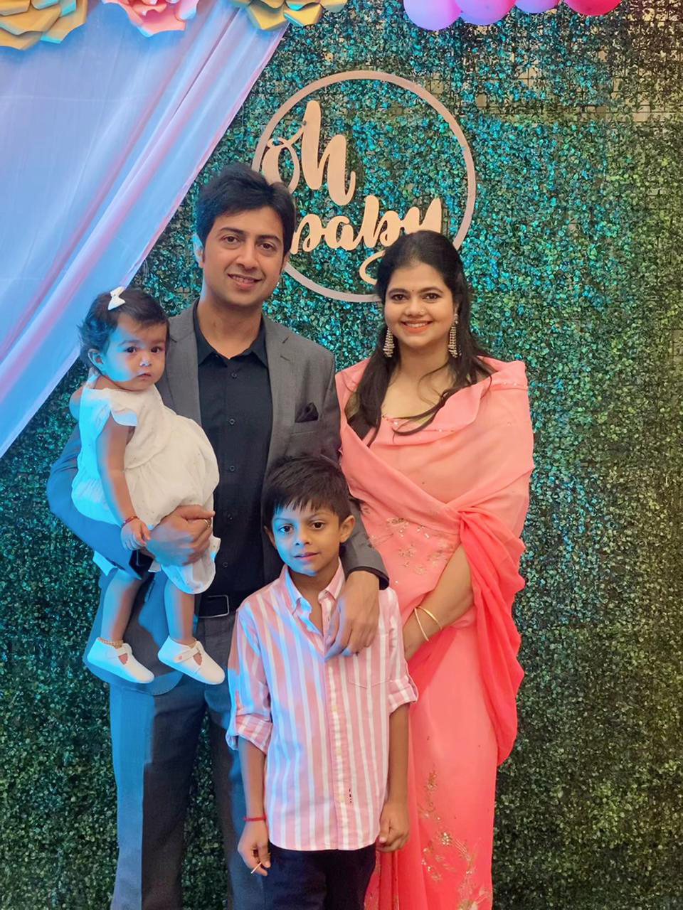 indo-pak-family-sonal-sodha-with-husband-yashraj-and-children-neil-rayna