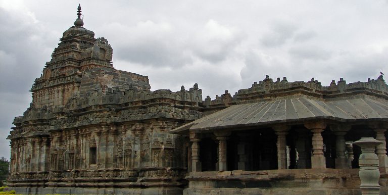 Jain Temple- 1920px-Jain_temple_at_Lakkundi_built_in_the_Kalyani_Chalukya_style