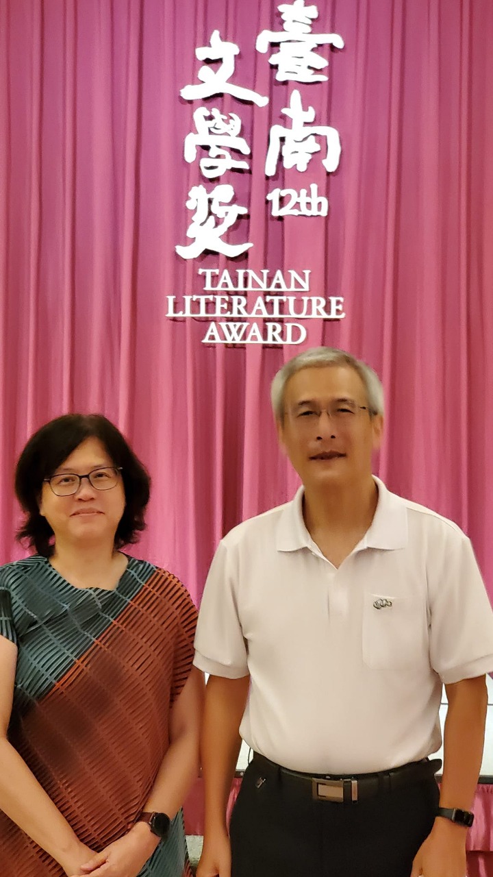 Miao-yi Tu with Taiwanese poet Chang- Hsieun Chen.- Sindh Courier
