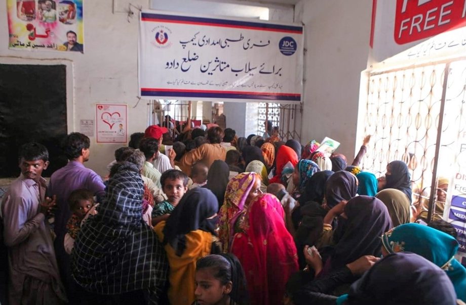 Police-Dadu-Medical Camp- Sindh Courier-1