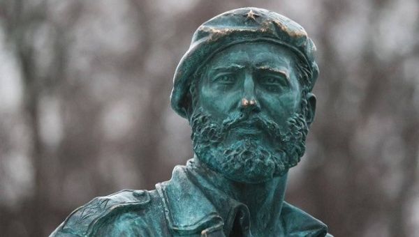 Photo of Russia Honors the Memory of Fidel Castro with a Statue