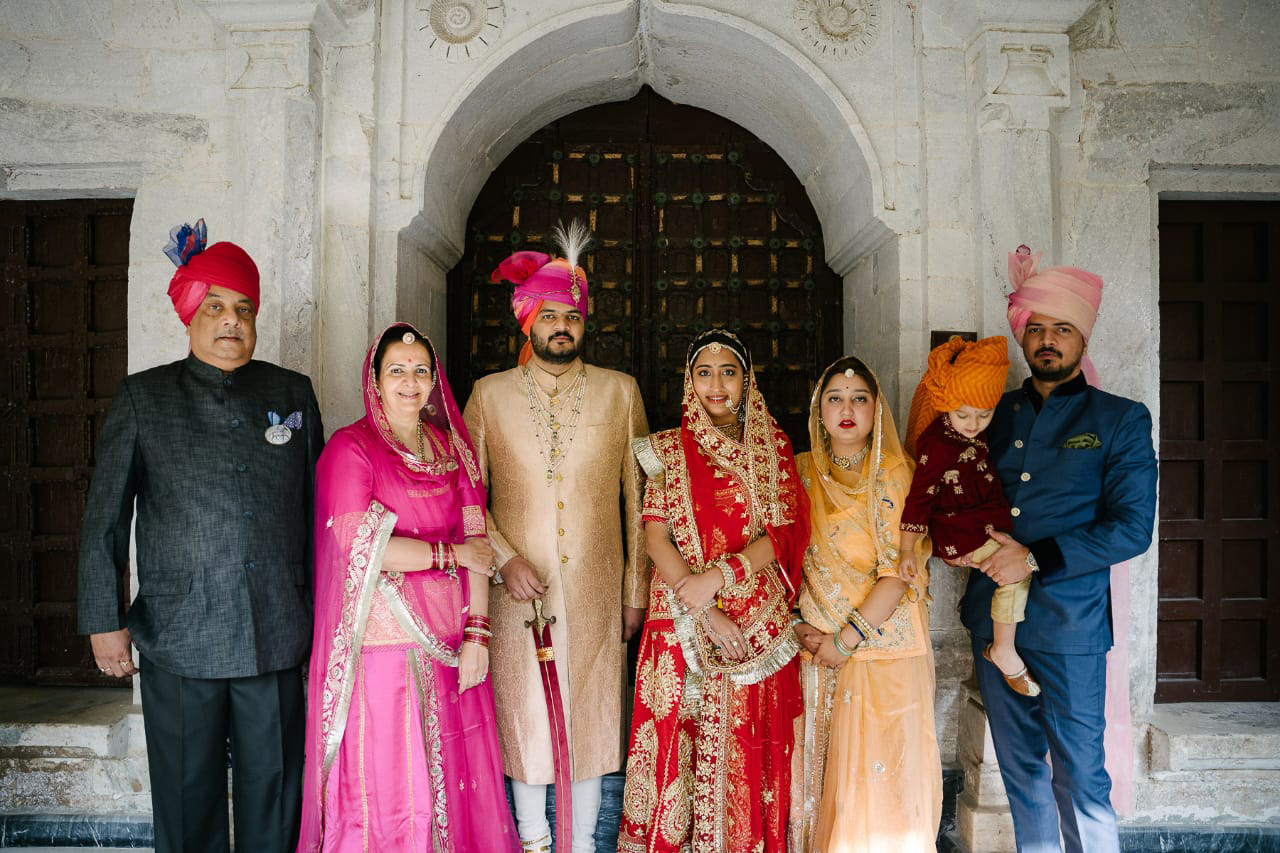 indo-pak-family-sarita-kumari-with-family-during-her-sons-wedding (1)