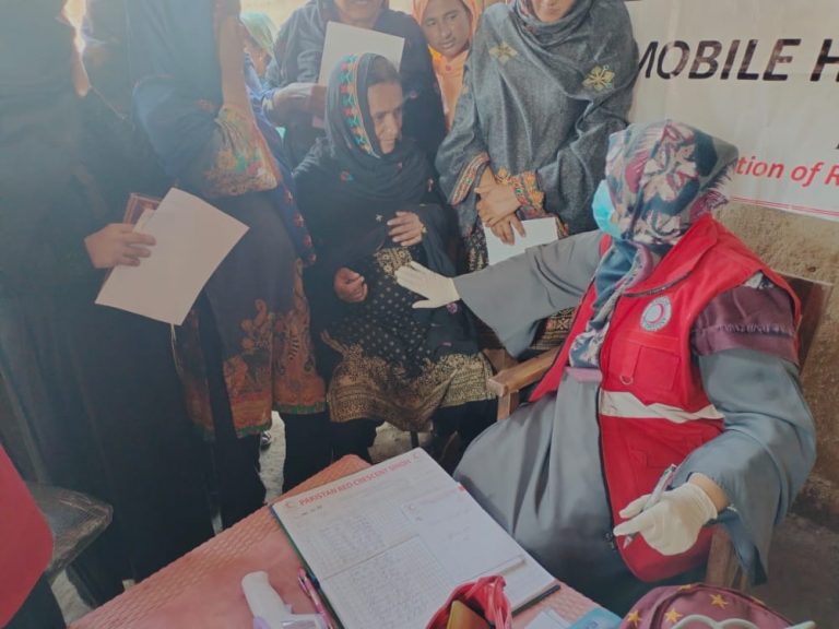International Federation of Red Cross team visits flood-hit areas of Khairpur