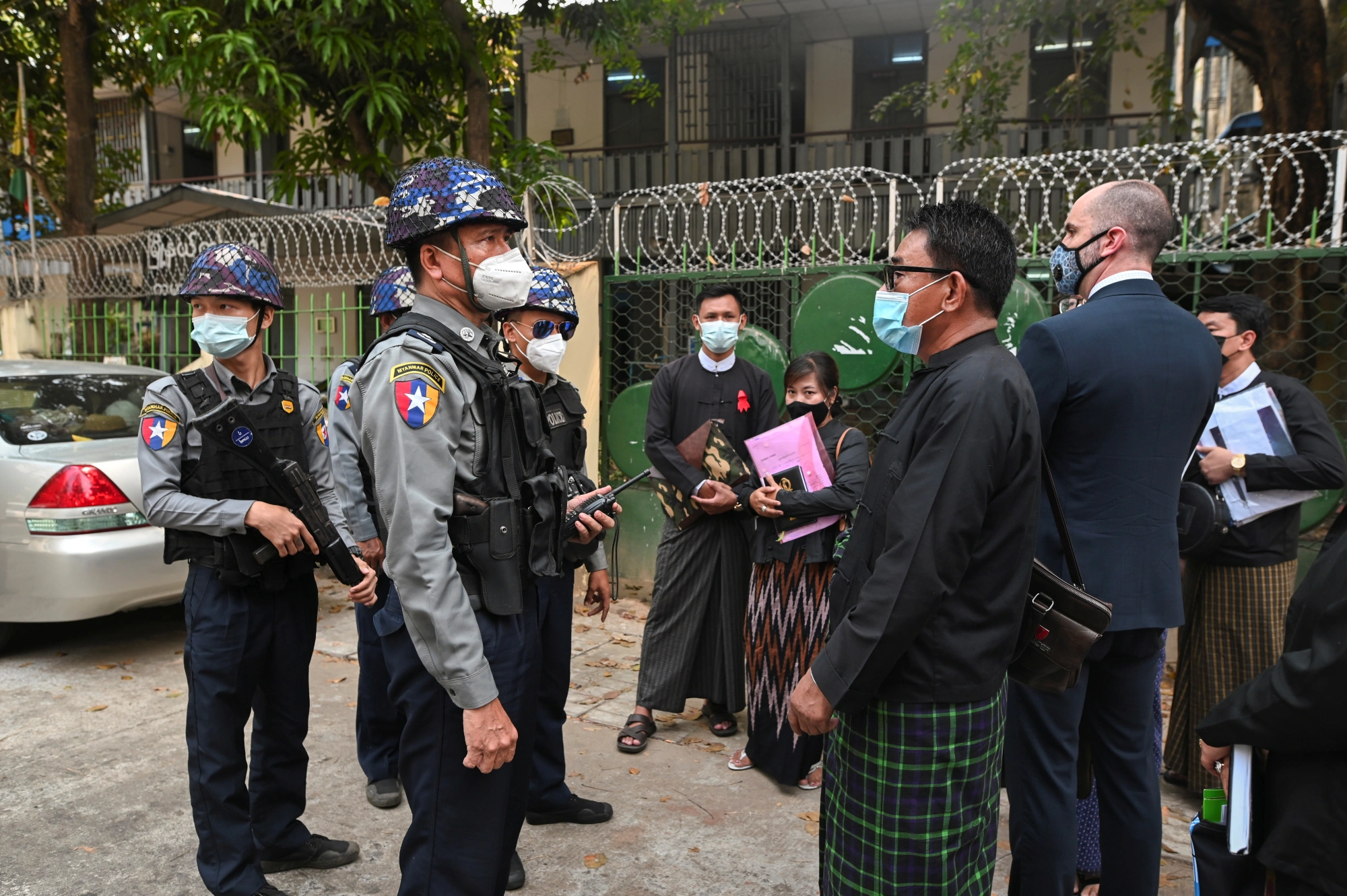Myanmar-police- (1)