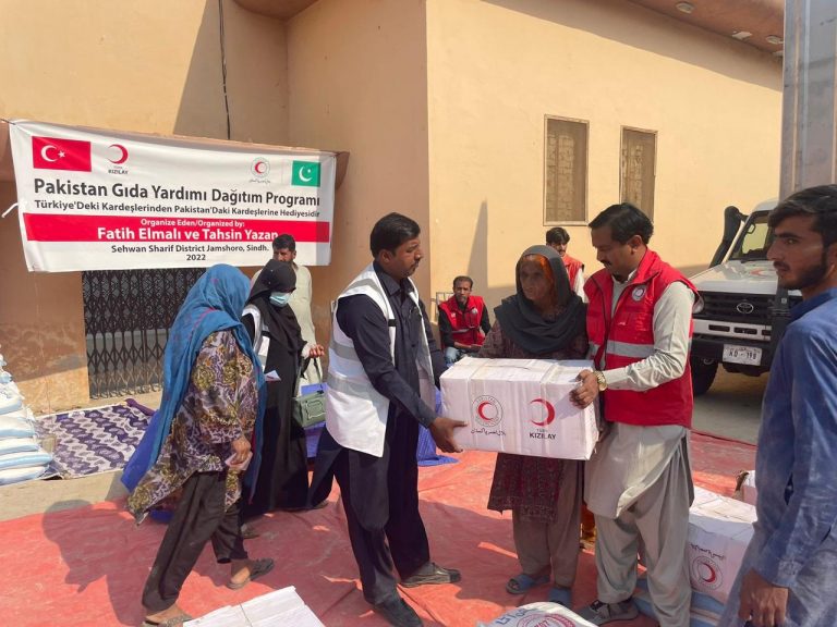Turkish organizations distribute cash grants, food packages among flood-affected families in Sehwan
